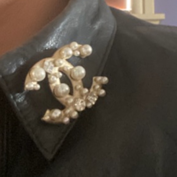 Gorgeous Authentic Chanel Brooch - Picture 6 of 11